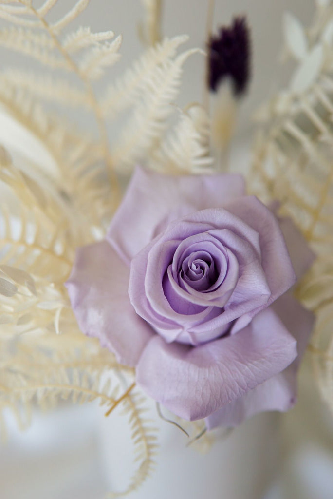 Infinity Rose Bud (similar vase) – Beaudry Flowers